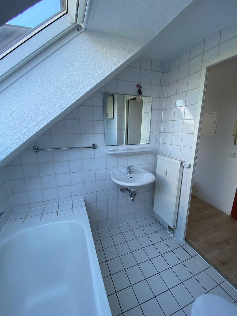 Renoviertes Dachgeschoss Apartment in Düsseldorf-Hassels – 40599 Düsseldorf(Hassels) – Vorschaubild 5