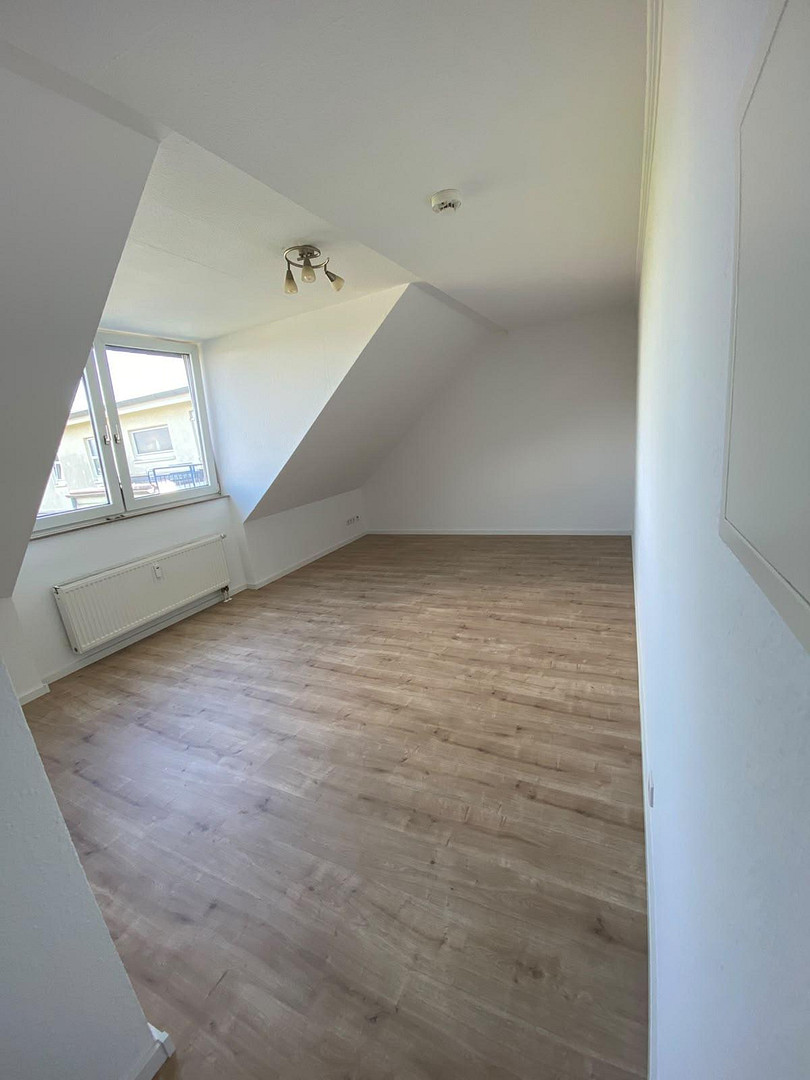 Renoviertes Dachgeschoss Apartment in Düsseldorf-Hassels – 40599 Düsseldorf(Hassels) – Vorschaubild 3