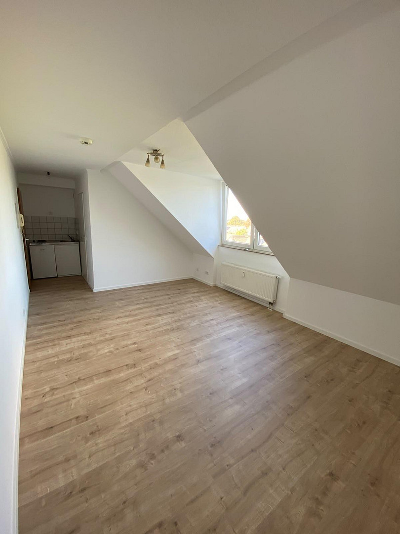Renoviertes Dachgeschoss Apartment in Düsseldorf-Hassels – 40599 Düsseldorf(Hassels) – Vorschaubild 2