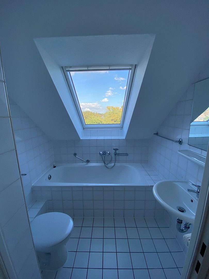 Renoviertes Dachgeschoss Apartment in Düsseldorf-Hassels – 40599 Düsseldorf(Hassels) – Vorschaubild 6