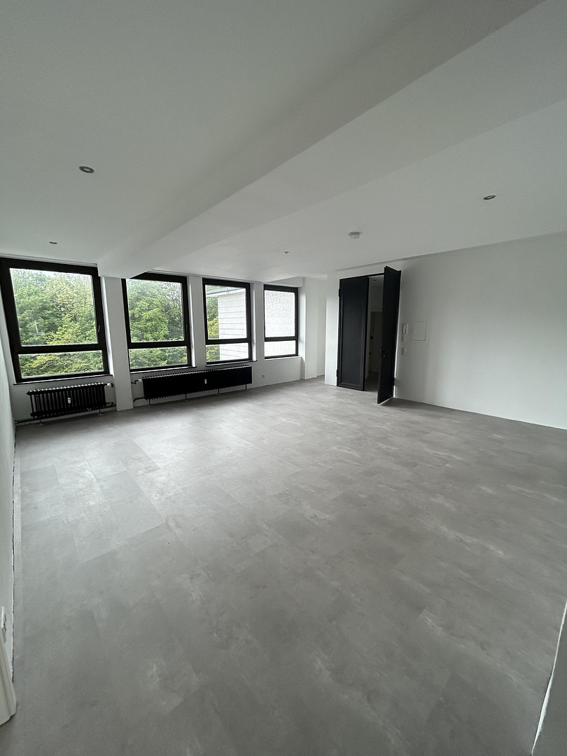 Lichtdurchflutete 3 Zimmer Wohnung im 4. OG in Wuppertal-Vohwinkel – Bahnstraße 28, 42327 Wuppertal(Vohwinkel) – Vorschaubild 2
