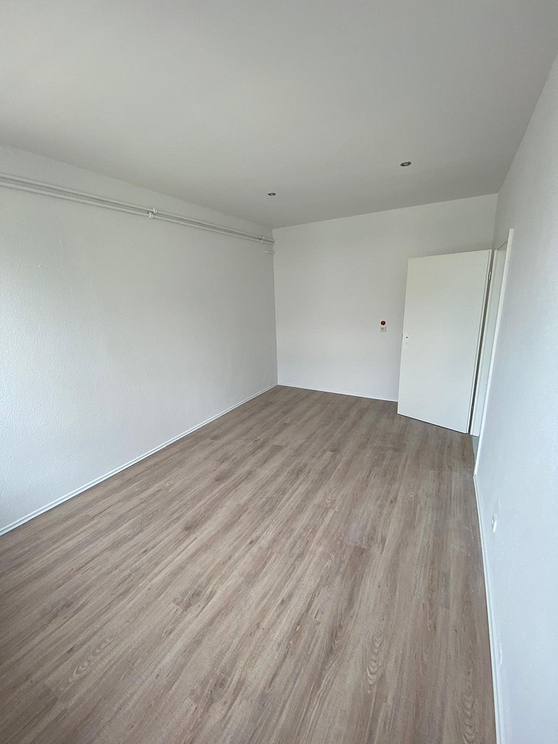 Lichtdurchflutete 3 Zimmer Wohnung im 4. OG in Wuppertal-Vohwinkel – Bahnstraße 28, 42327 Wuppertal(Vohwinkel) – Vorschaubild 7