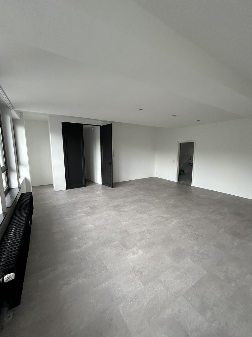 Lichtdurchflutete 3 Zimmer Wohnung im 4. OG in Wuppertal-Vohwinkel – Bahnstraße 28, 42327 Wuppertal(Vohwinkel) – Vorschaubild 3