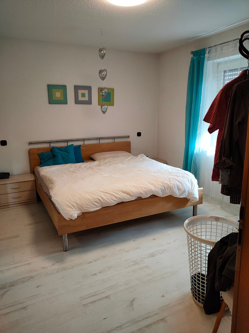 Gepflegte Wohnung im Zweifamilienhaus mit 5 Zimmern sowie Terrasse, Einbauküche und neuem Bad – Holzheim – Vorschaubild 22
