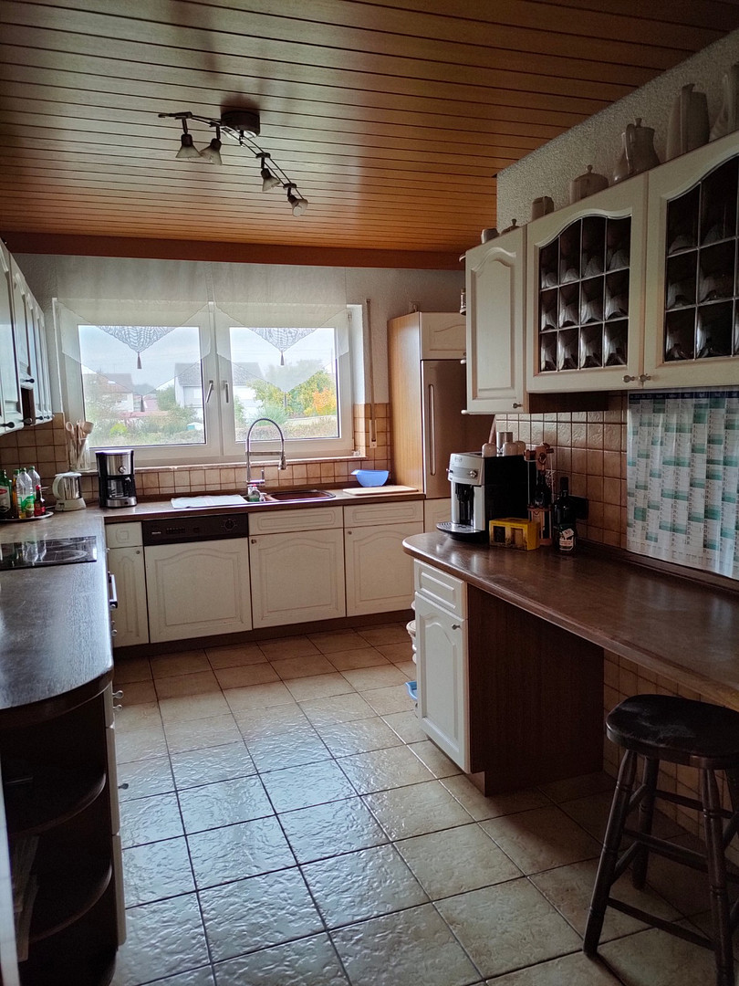 Gepflegte Wohnung im Zweifamilienhaus mit 5 Zimmern sowie Terrasse, Einbauküche und neuem Bad – Holzheim – Vorschaubild 11