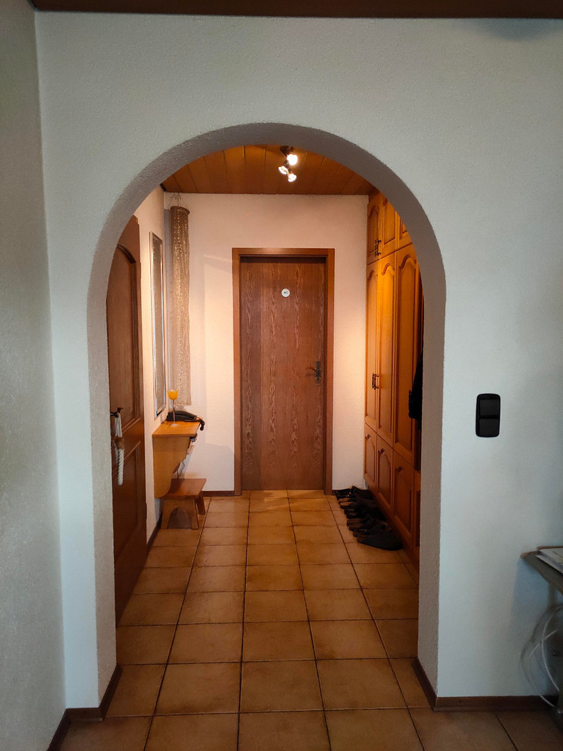 Gepflegte Wohnung im Zweifamilienhaus mit 5 Zimmern sowie Terrasse, Einbauküche und neuem Bad – Holzheim – Vorschaubild 8