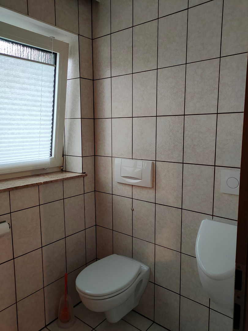 Gepflegte Wohnung im Zweifamilienhaus mit 5 Zimmern sowie Terrasse, Einbauküche und neuem Bad – Holzheim – Vorschaubild 9