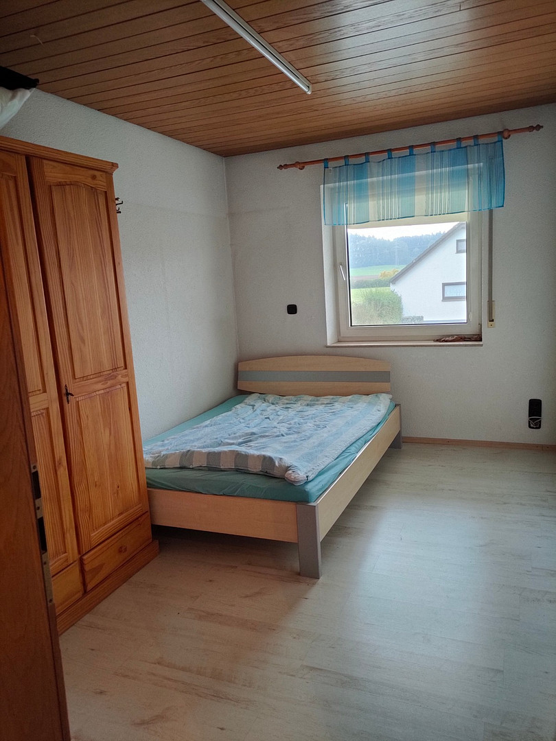 Gepflegte Wohnung im Zweifamilienhaus mit 5 Zimmern sowie Terrasse, Einbauküche und neuem Bad – Holzheim – Vorschaubild 21