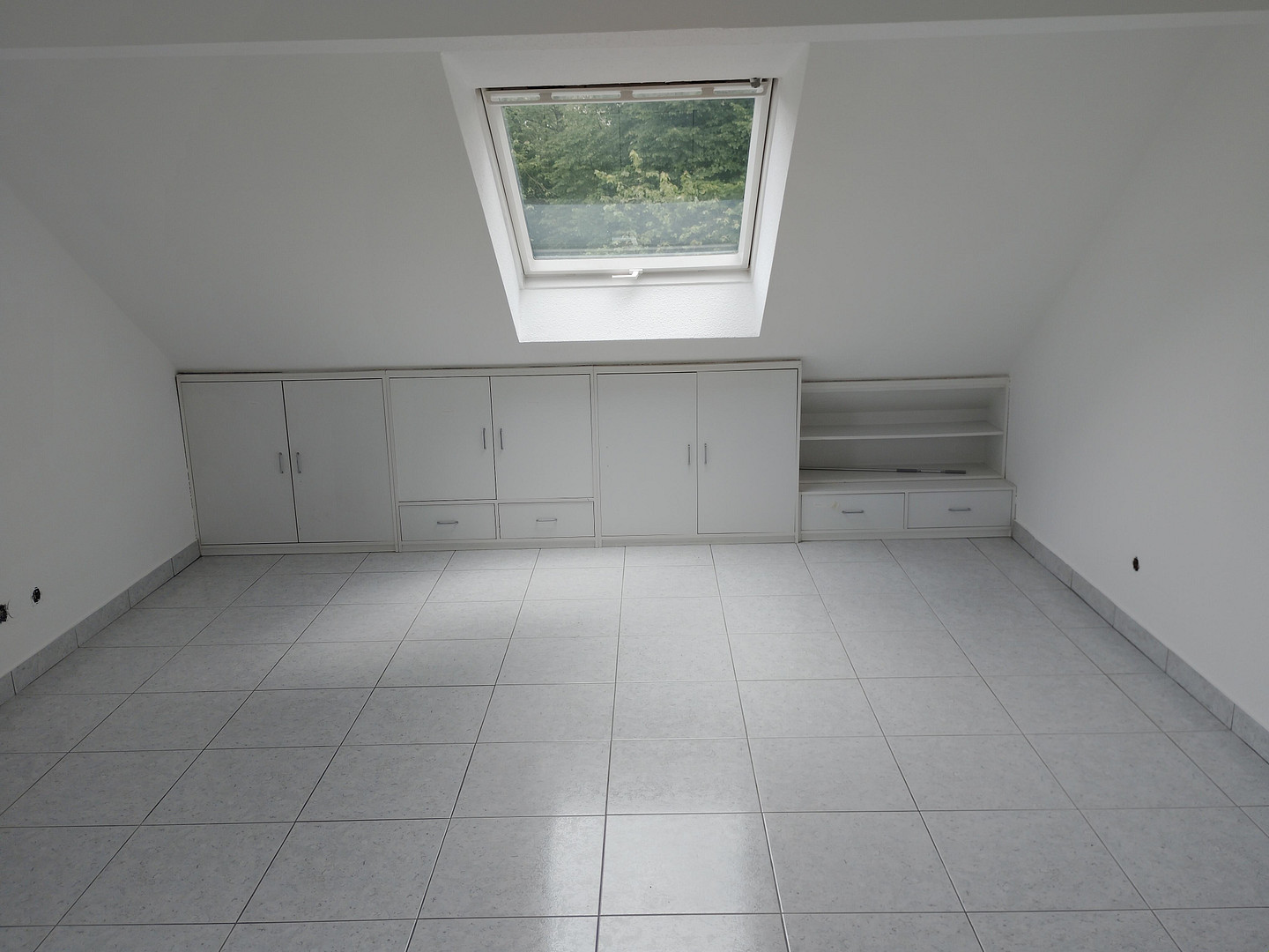 NEU: Attraktive, 2-Zimmer-DG-Wohnung in Herne-Mitte im 3-FH mit Fußbodenheizung – Viktor-Reuter-Straße 42b, 44623 Herne(Herne-Mitte) – Vorschaubild 2