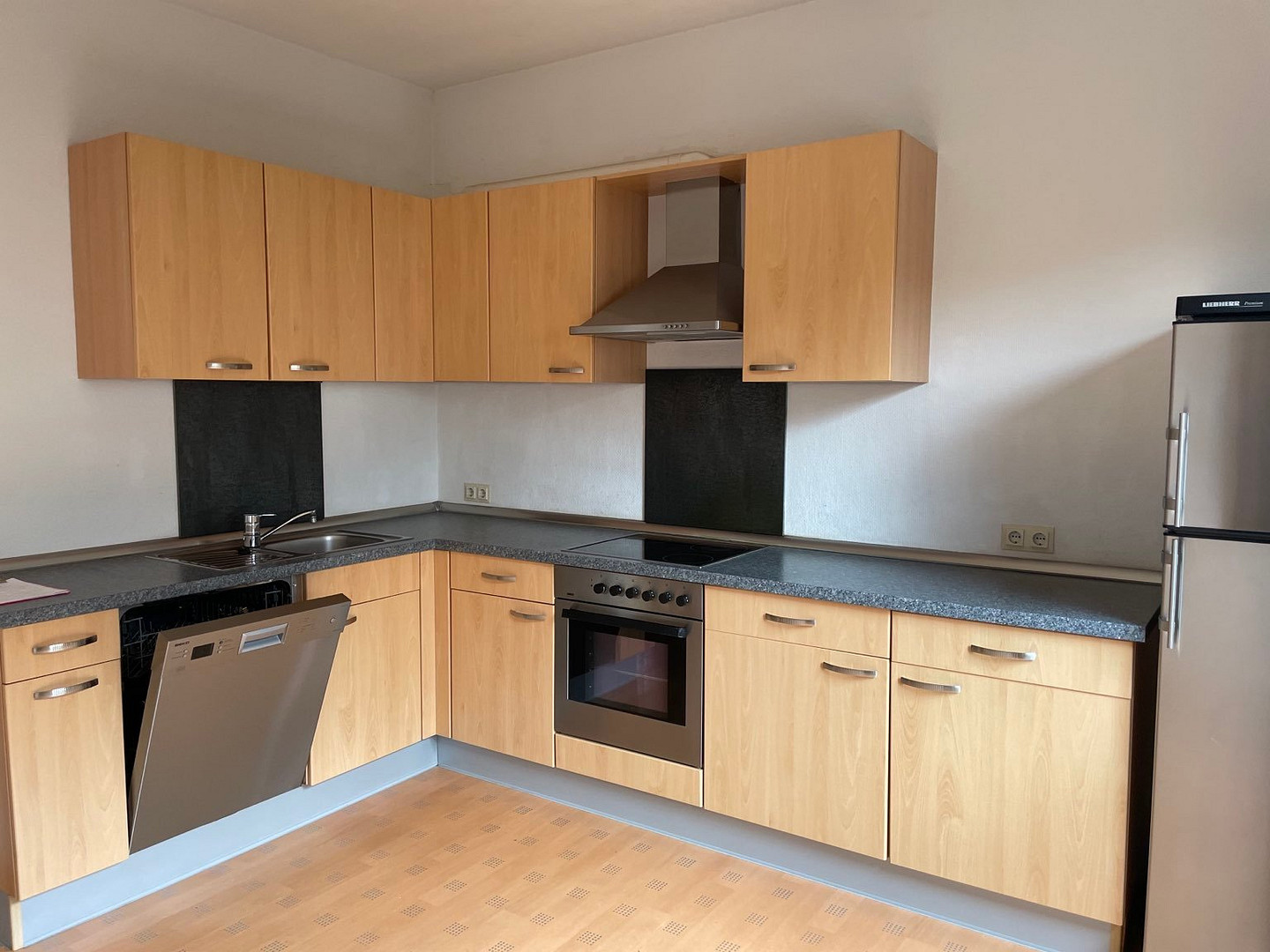 Mehrfamilien Haus in Hude / 2 Wohnungen mit 75m² und 114m² - ohne Makler – Ulmenstr. 8, 27798 Hude(Hude (Oldenburg)) – Vorschaubild 2
