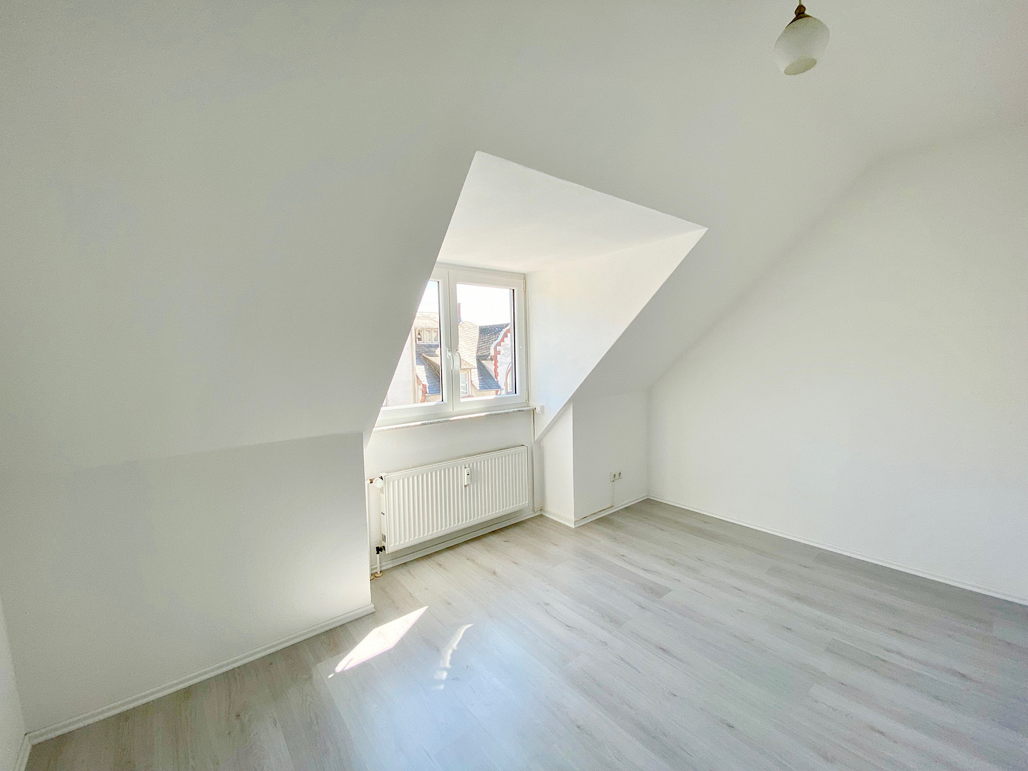4-Zi.-Maisonette inkl. Garage in Frankfurt – Top-Rendite (5,5 %) oder Eigenbedarf möglich! – 65929 Frankfurt Unterliederbach(Unterliederbach) – Vorschaubild 6