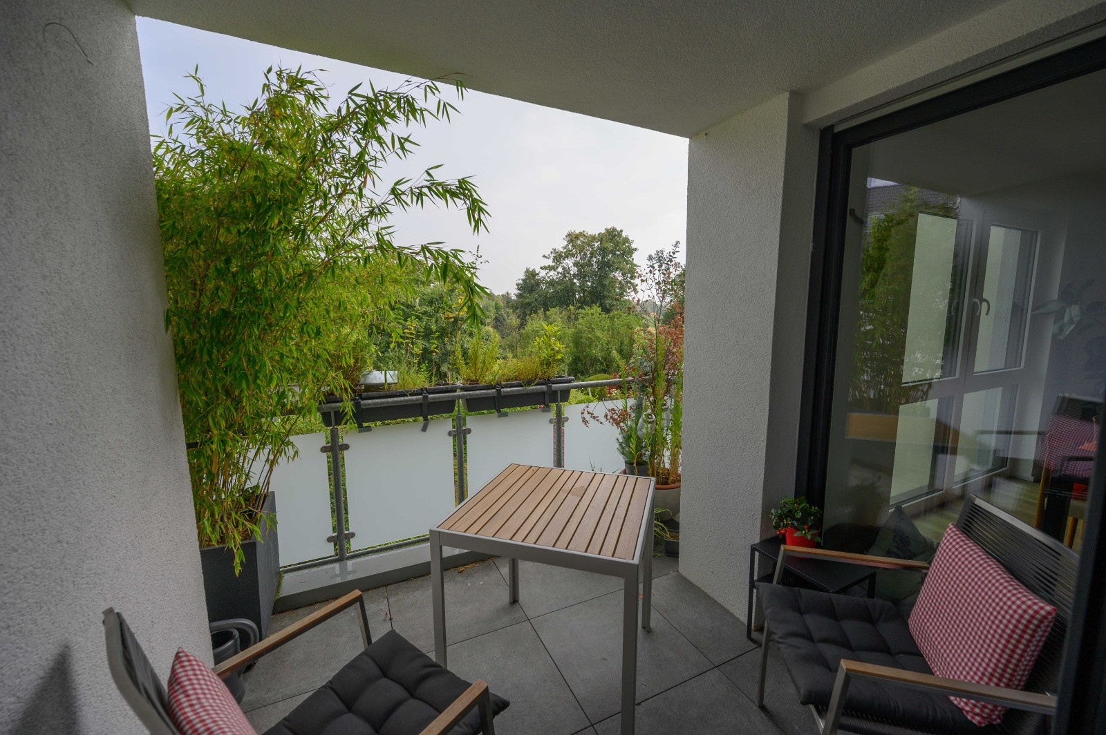 Moderne, großzügig geschnittene,lichtdurchflutete Wohnung in Architektenhaus – Essen(Heidhausen) – Vorschaubild 3