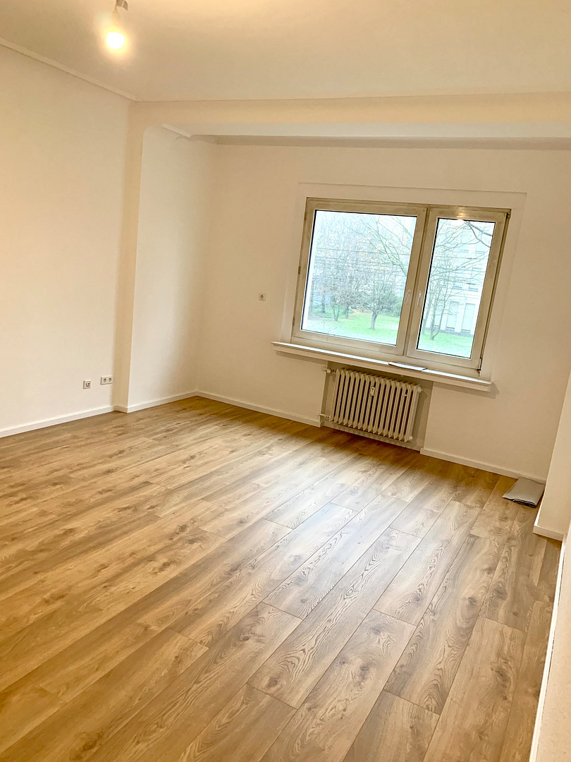 Kernsanierte 99 qm Wohnung mit Einbauküche zum Erstbezug inkl. neuer Einbauküche – Brehmstraße 75, 40239 Düsseldorf(Düsseltal) – Vorschaubild 3