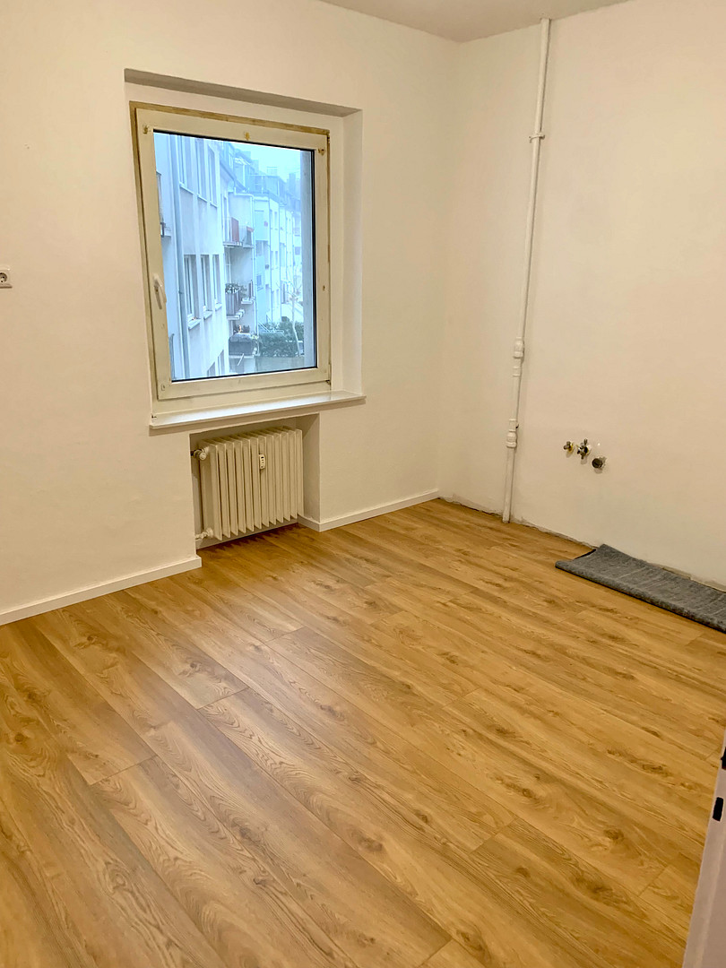 Kernsanierte 99 qm Wohnung mit Einbauküche zum Erstbezug inkl. neuer Einbauküche – Brehmstraße 75, 40239 Düsseldorf(Düsseltal) – Vorschaubild 4