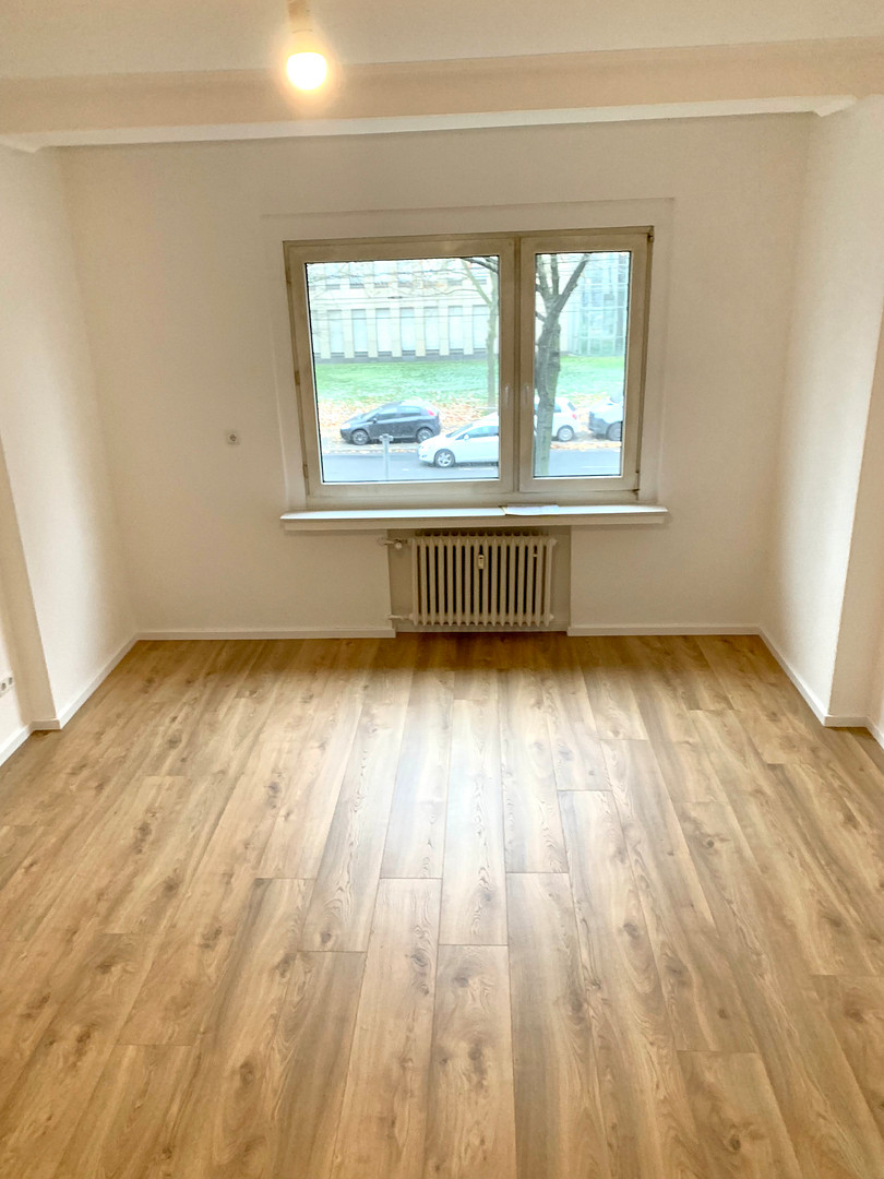 Kernsanierte 99 qm Wohnung mit Einbauküche zum Erstbezug inkl. neuer Einbauküche – Brehmstraße 75, 40239 Düsseldorf(Düsseltal) – Vorschaubild 6
