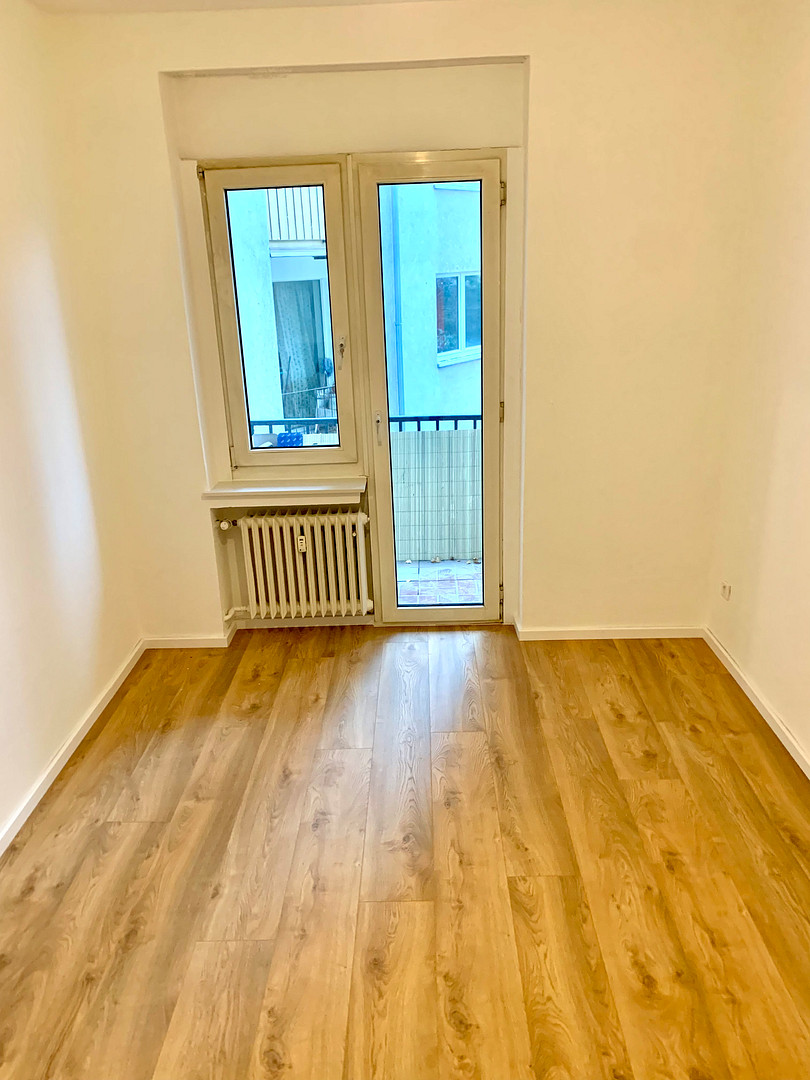 Kernsanierte 99 qm Wohnung mit Einbauküche zum Erstbezug inkl. neuer Einbauküche – Brehmstraße 75, 40239 Düsseldorf(Düsseltal) – Vorschaubild 12
