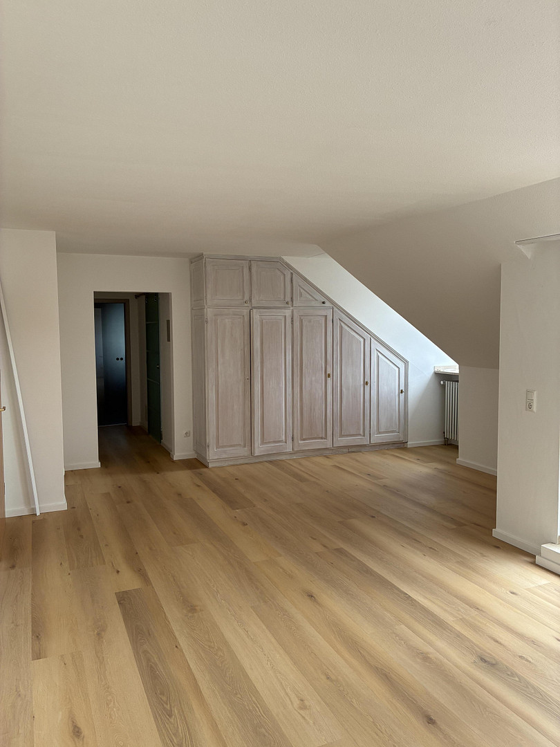 Großzügiges 1 DG Apartment mit Loggia – Neumarkterstr, 81673 München – Vorschaubild 2