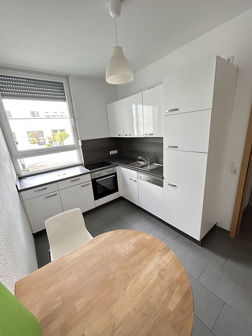 2 Zimmer, Einbauküche, Dachterrasse, im Zentrum