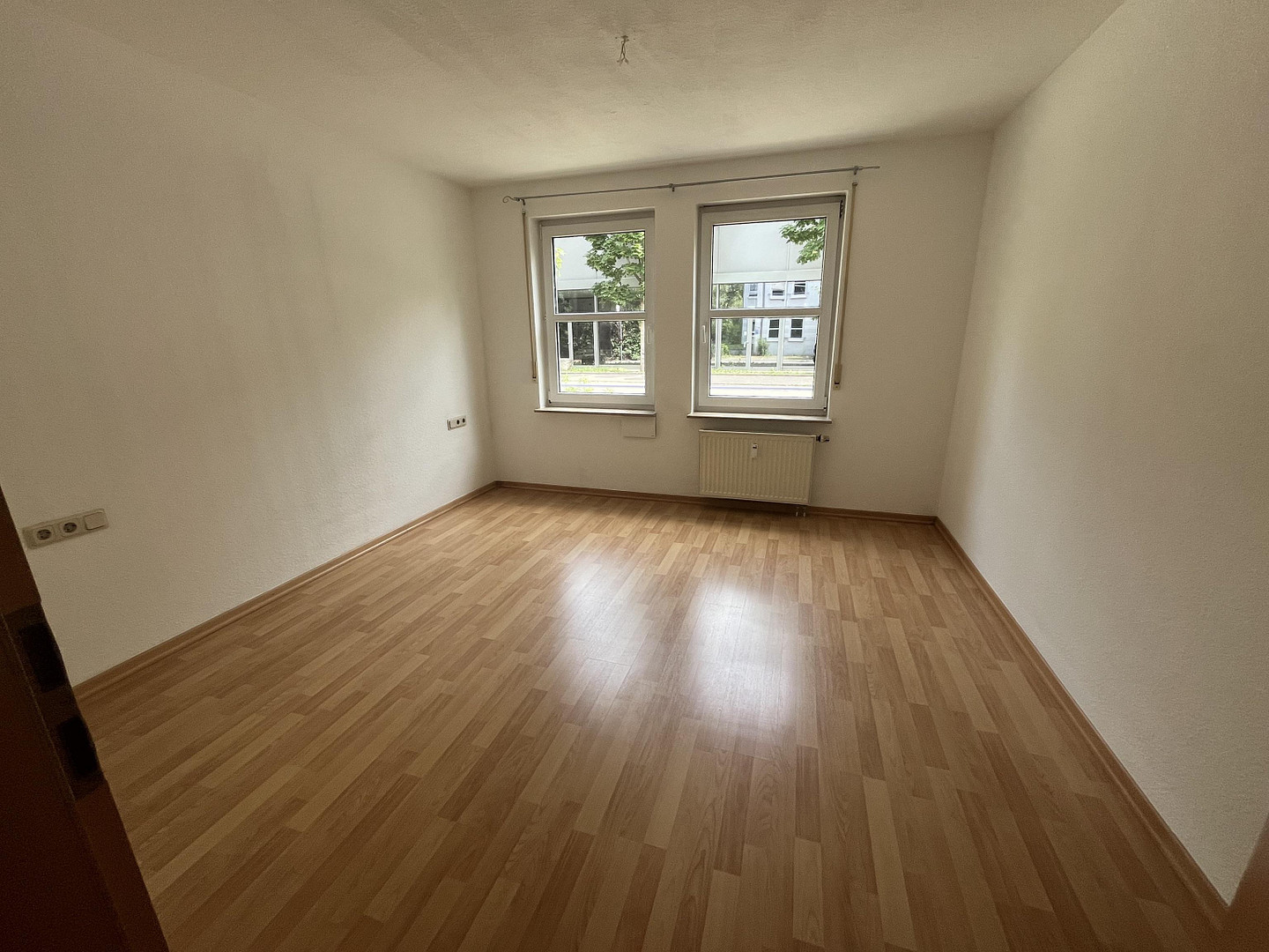 Schöne 2,5 Zimmerwohnung mit Wintergarten in zentraler Lage – 70327 Stuttgart-Untertürkheim(Untertürkheim) – Vorschaubild 2