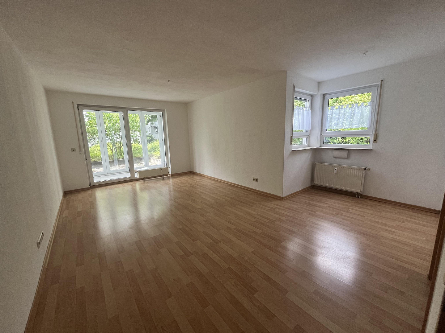 Schöne 2,5 Zimmerwohnung mit Wintergarten in zentraler Lage