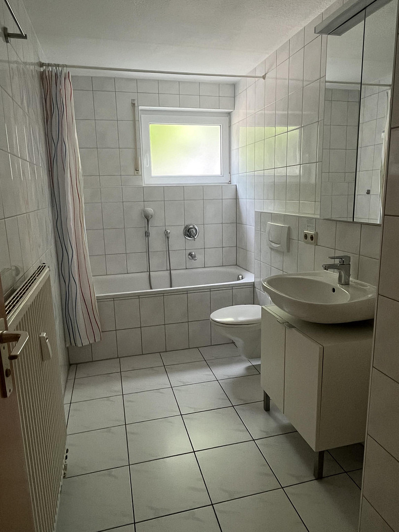 Schöne 2,5 Zimmerwohnung mit Wintergarten in zentraler Lage – 70327 Stuttgart-Untertürkheim(Untertürkheim) – Vorschaubild 3