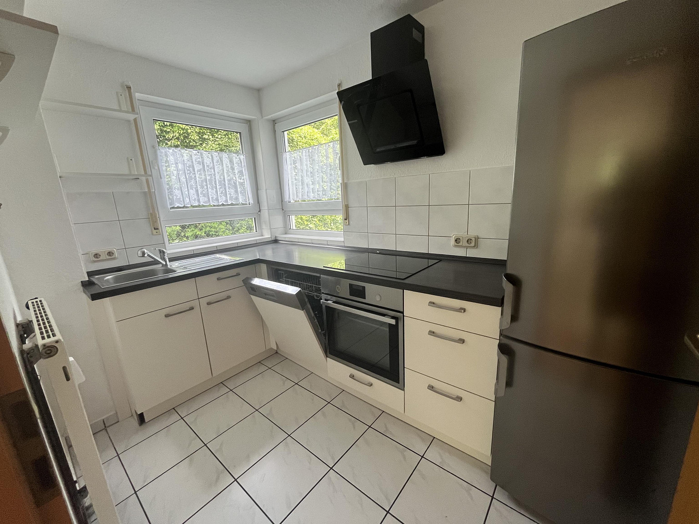 Schöne 2,5 Zimmerwohnung mit Wintergarten in zentraler Lage – 70327 Stuttgart-Untertürkheim(Untertürkheim) – Vorschaubild 4