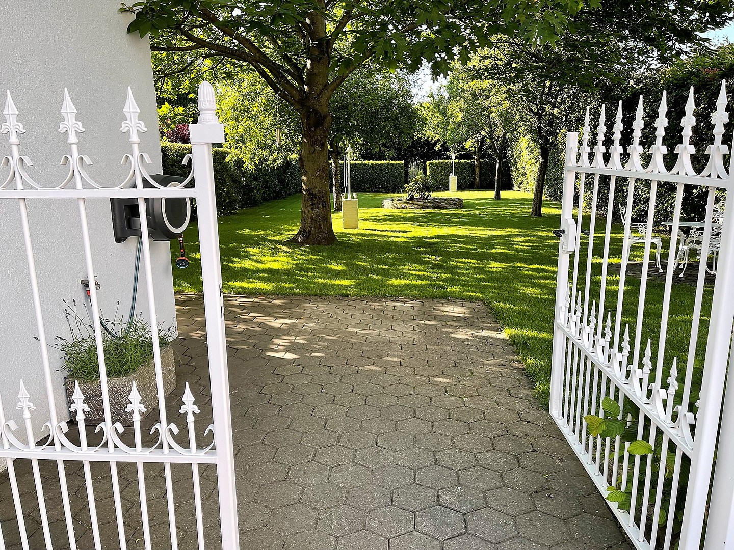 Wohnen und Arbeiten: Stilvolles Mehrfamilien- und Geschäftshaus mit großem Garten. – Dortmund(Wambel) – Vorschaubild 2