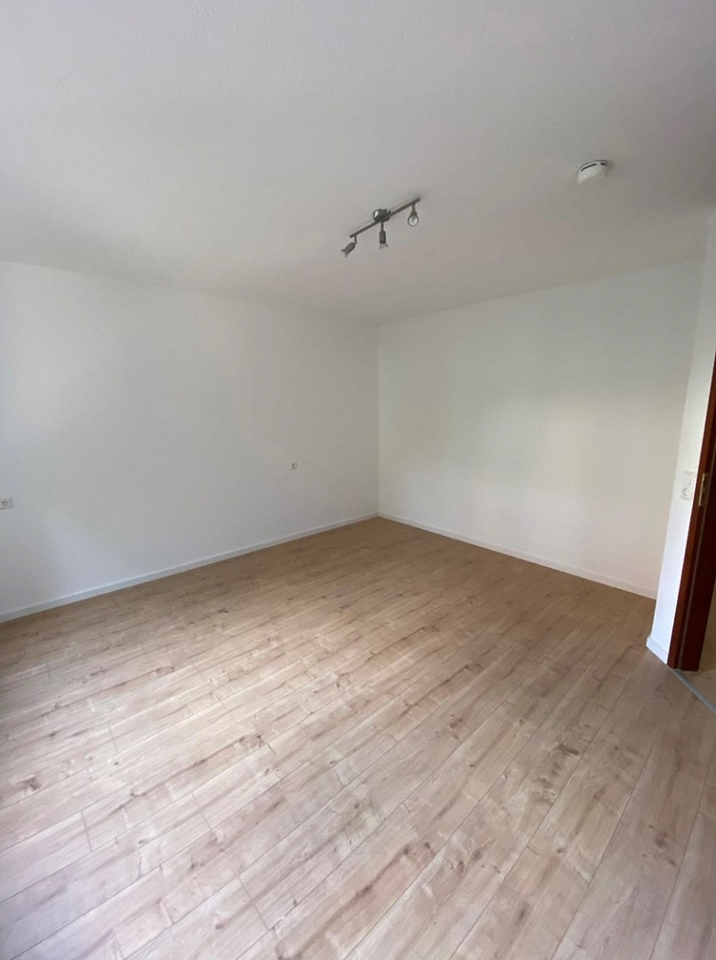 Helle & frisch renovierte Wohnung mit Terrasse im Grünen inkl. TG Stellplatz – Talstraße 69 d, 70188 Stuttgart(Ost) – Vorschaubild 3