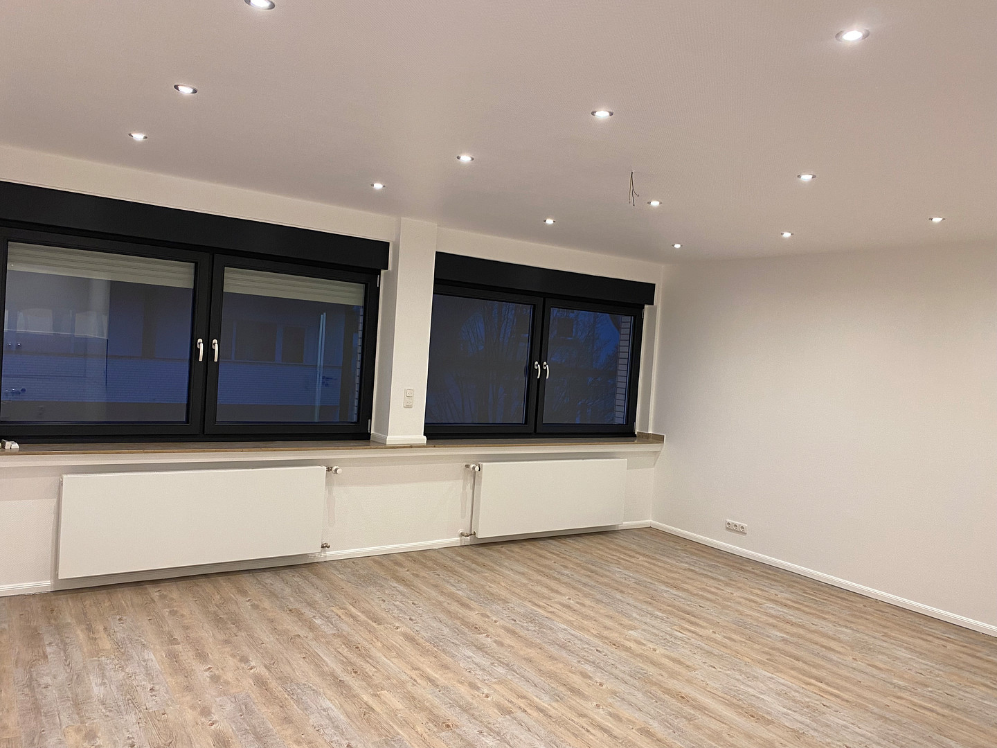 Kernsaniertes (2023) Appartment 3.OG,   Fernwärme, lichtdurchflutet, LED-Strahler, Rheinhausen – Hochemmericher Straße 64, 47226 Duisburg(Hochemmerich) – Vorschaubild 4