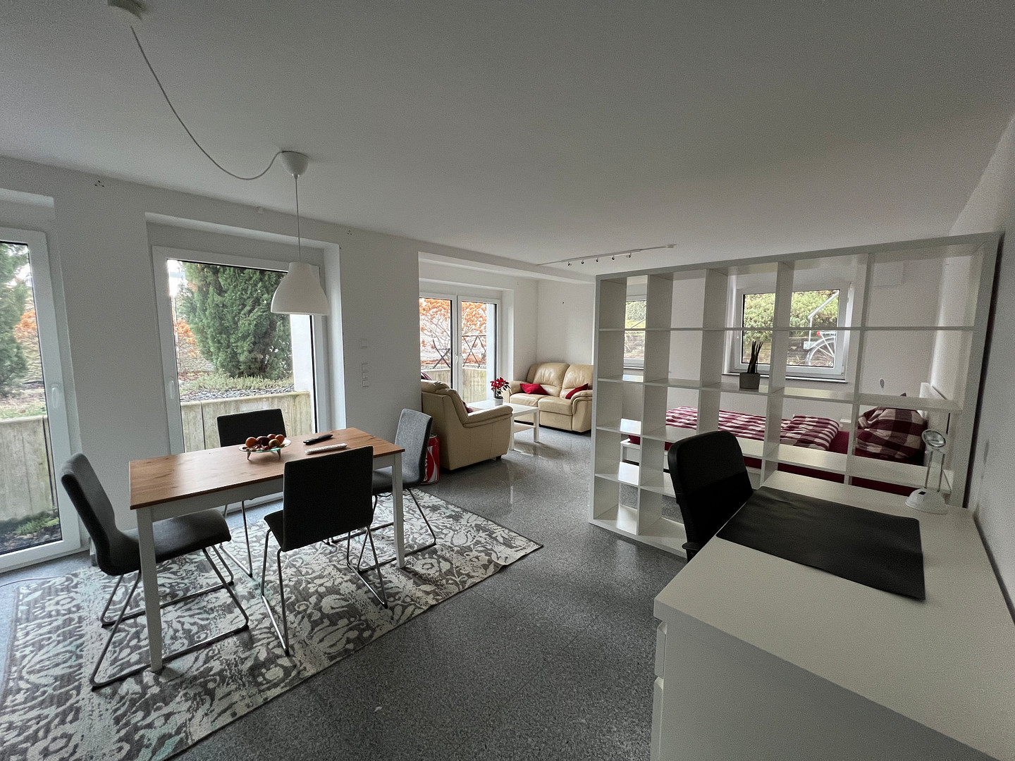 *Möbliert* Exklusive 1,5-Zimmer-Wohnung mit Terrasse und Fußbodenheizung – Stuttgart(Botnang) – Vorschaubild 2