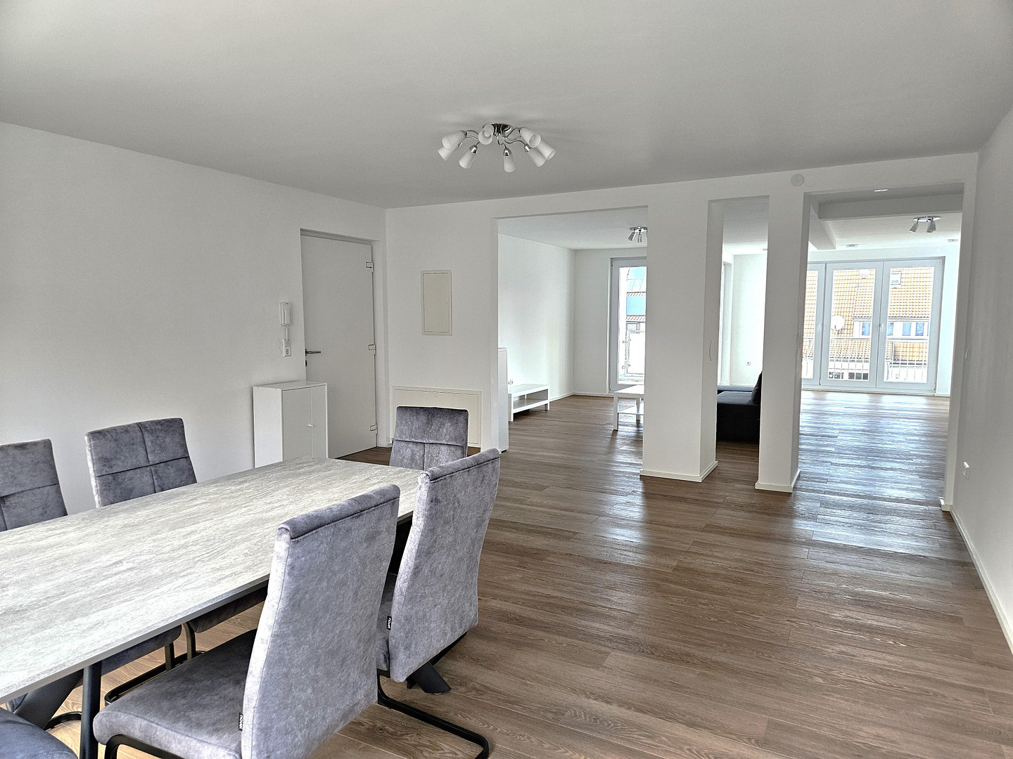 Großzügiges Wohnen auf 122,50 qm zur Miete, in gehobener Lage – 70374 Stuttgart(Bad Cannstatt) – Vorschaubild 2