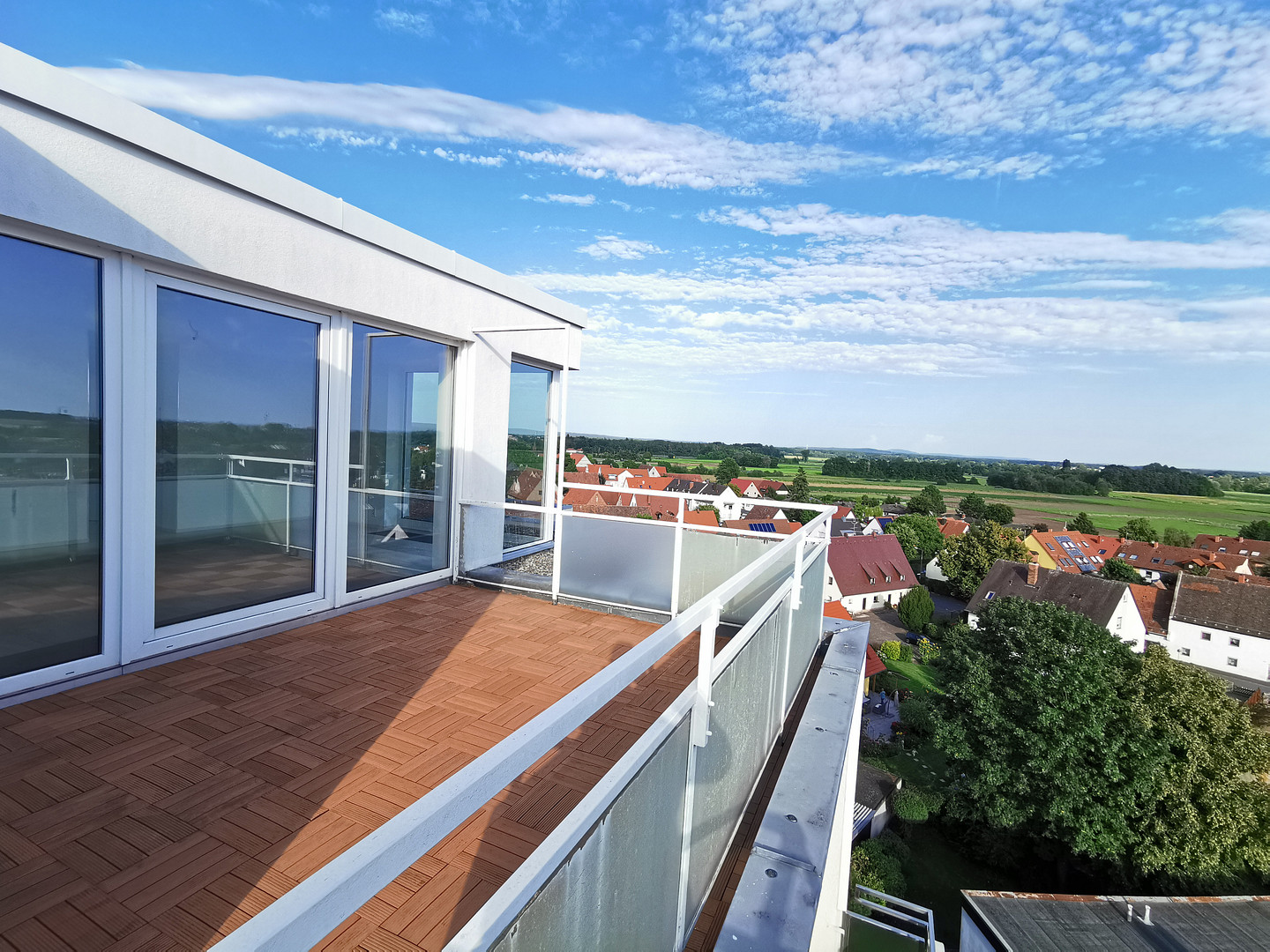 Ganz oben - Exklusives Penthouse mit atemberaubender Dachterrasse & Einzelgarage – Nürnberg / Großgründlach(Großgründlach) – Vorschaubild 2
