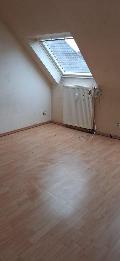 MIETFREI!!! Renovierungsbedürftige 2,5 Dachgeschosswohnung (Mietfreiezeit nach Vereinbarung) – Kettelerstr. 1a, 46117 Oberhausen(Osterfeld) – Vorschaubild 6