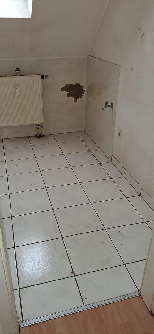 MIETFREI!!! Renovierungsbedürftige 2,5 Dachgeschosswohnung (Mietfreiezeit nach Vereinbarung) – Kettelerstr. 1a, 46117 Oberhausen(Osterfeld) – Vorschaubild 5