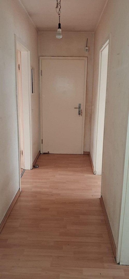 MIETFREI!!! Renovierungsbedürftige 2,5 Dachgeschosswohnung (Mietfreiezeit nach Vereinbarung) – Kettelerstr. 1a, 46117 Oberhausen(Osterfeld) – Vorschaubild 2