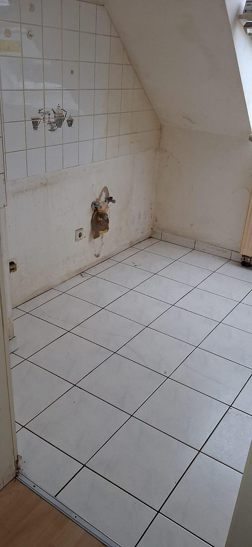 MIETFREI!!! Renovierungsbedürftige 2,5 Dachgeschosswohnung (Mietfreiezeit nach Vereinbarung) – Kettelerstr. 1a, 46117 Oberhausen(Osterfeld) – Vorschaubild 4