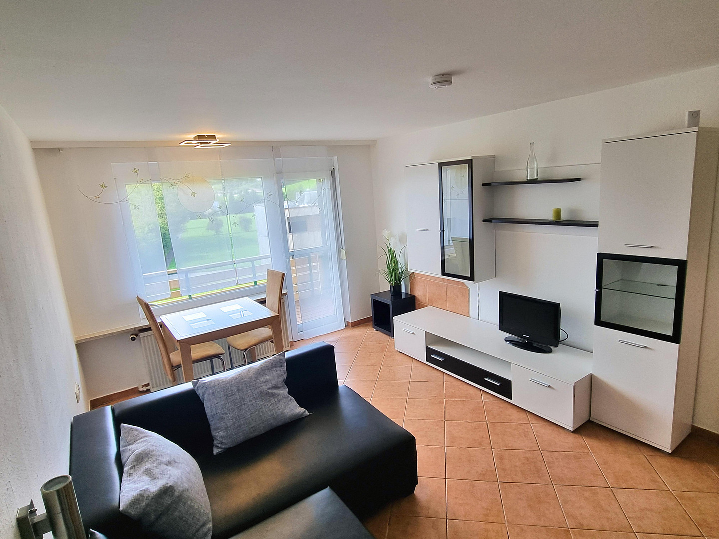 Hohe Mietrendite oder sofort selber einziehen! Exklusive sonnige 2-Zi-Wohnung mit Balkon in Weiler – 88171 Weiler-Simmerberg(Weiler im Allgäu) – Vorschaubild 5