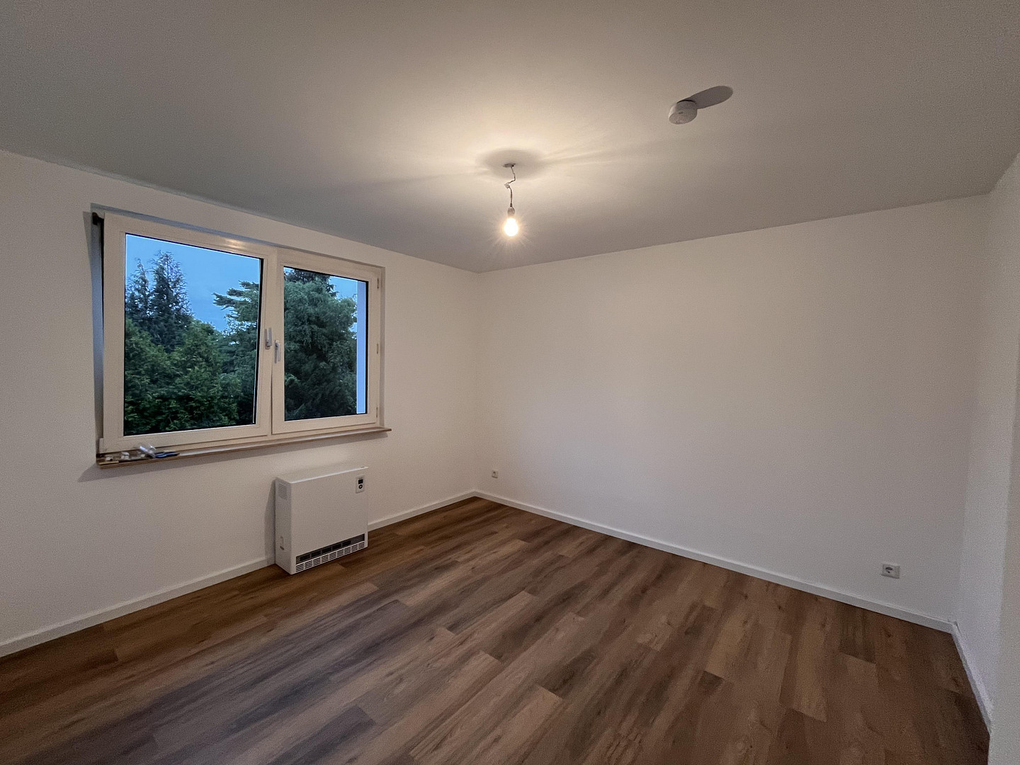 Umfangreich sanierte, helle Wohnung mit Balkon (EK,Waschmaschine,Keller) – In der Elb 1, 40229 Düsseldorf(Eller) – Vorschaubild 4
