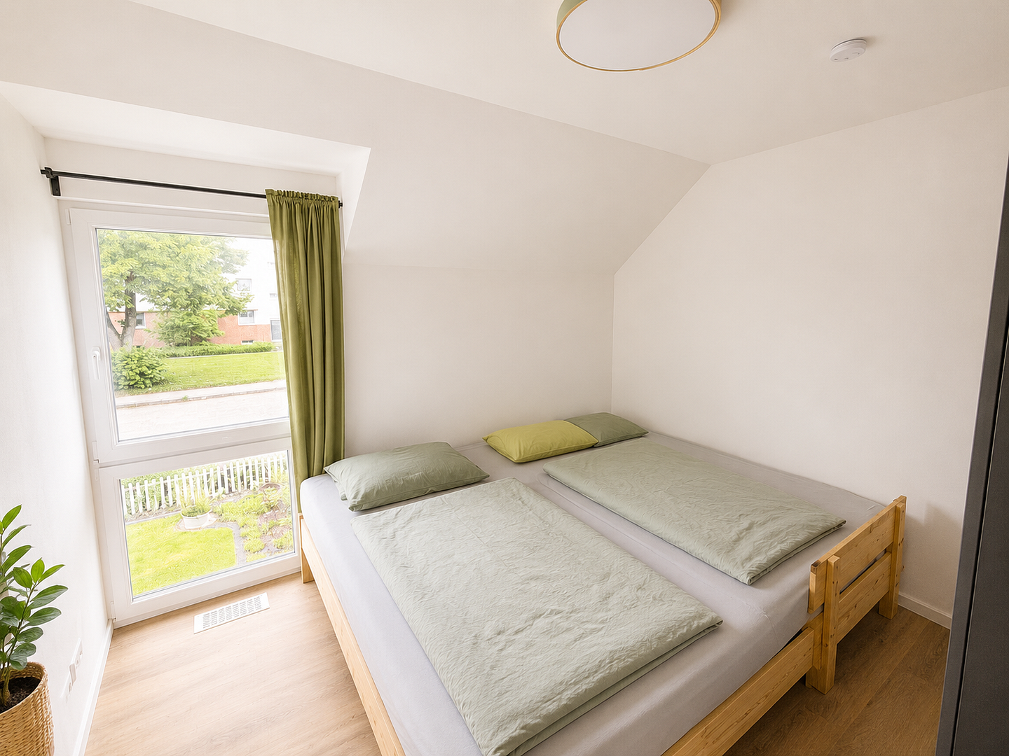 Neuwertige Doppelhaushälfte in Hamburg-Oldenfelde | 157 m² · 6 Zimmer · Südwest-Garten – Hamburg(Rahlstedt) – Vorschaubild 13