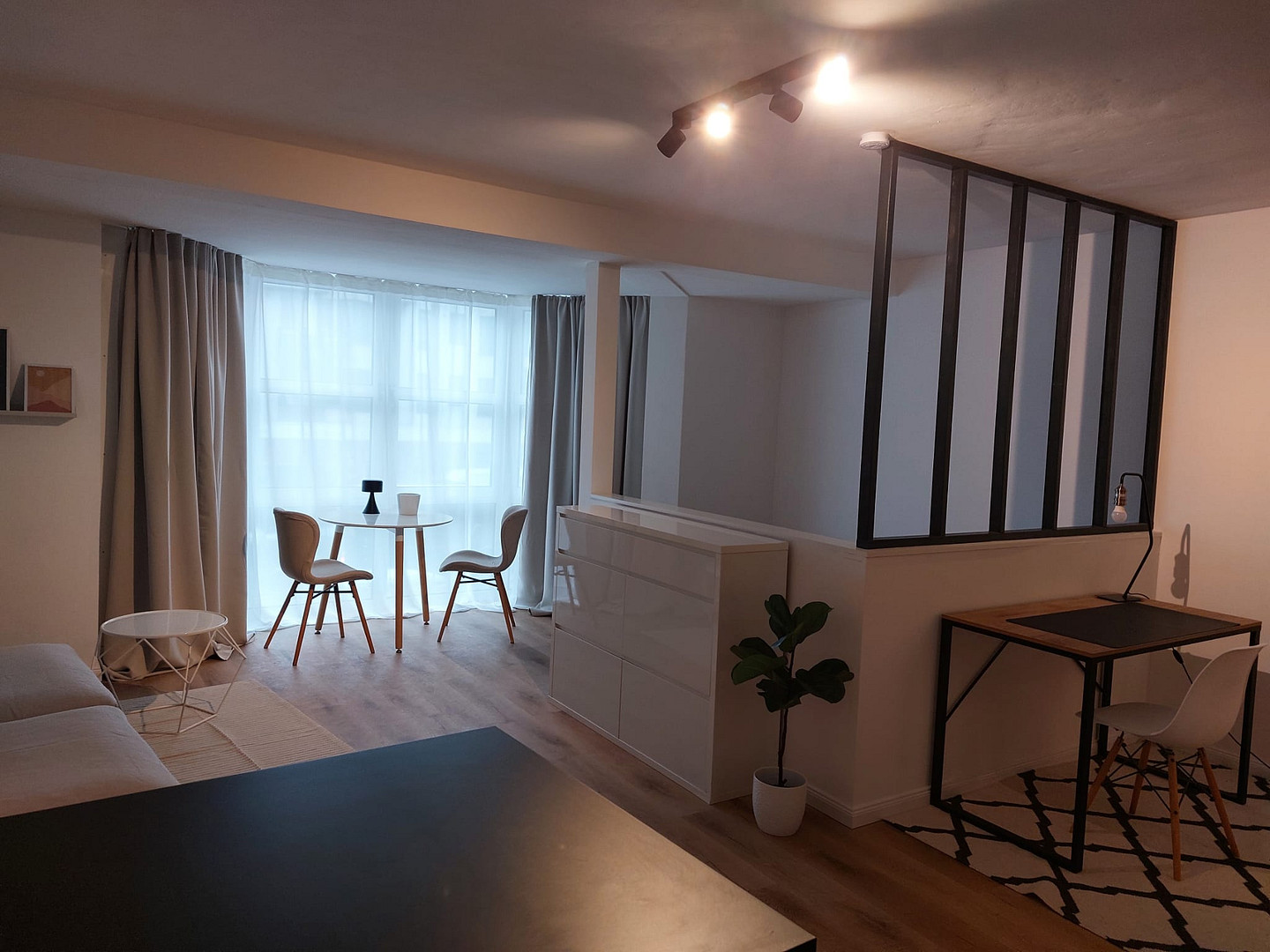 Perfekt für Pendler, befristet auf 2 Jahre: Sanierte, möblierte Wohnung im Herzen von Sülz – Köln(Sülz) – Vorschaubild 6
