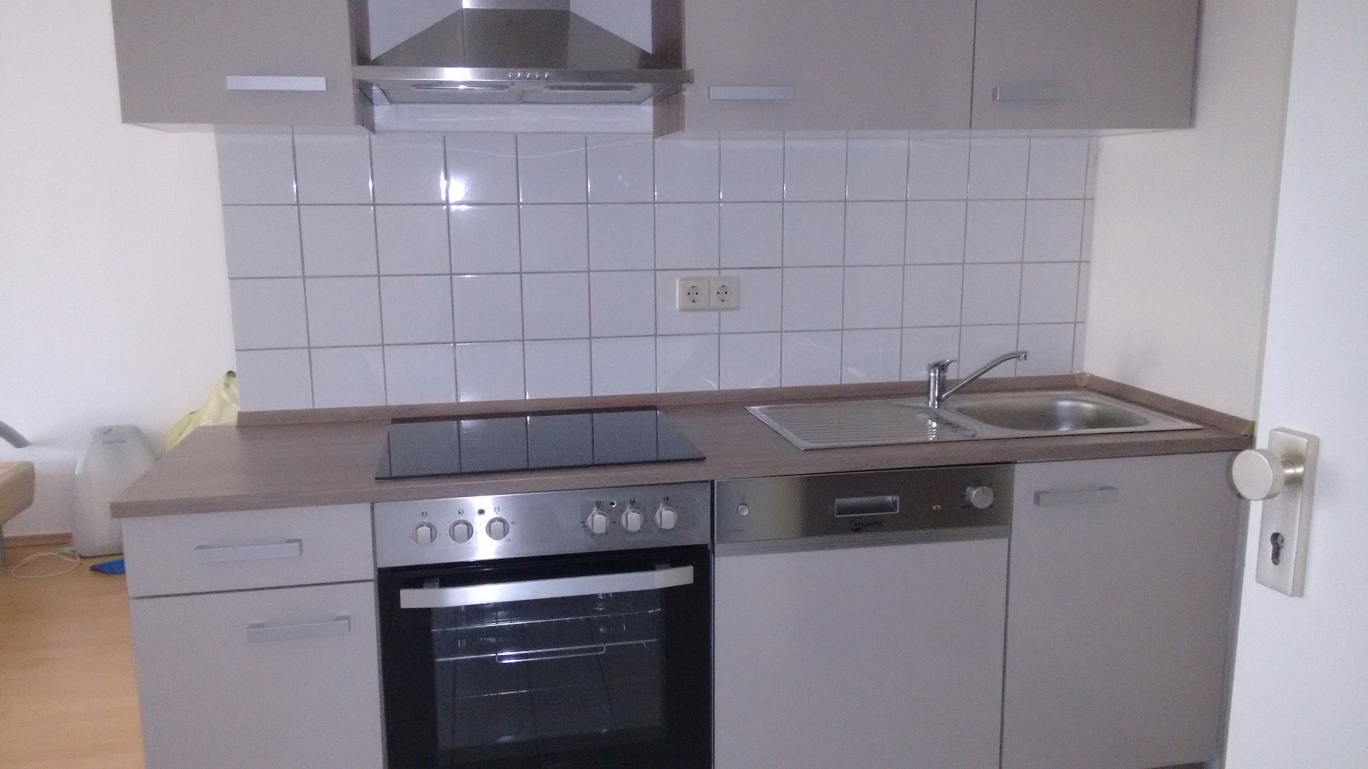 Nahe BER, Tesla, Rolls Royce! Ruhige 1-Zimmer-Wohnung mit Balkon, Stellplatz u. Einbauküche – Fritz-Reuter-Gasse 10, 15834 Ransdorf(Rangsdorf) – Vorschaubild 5