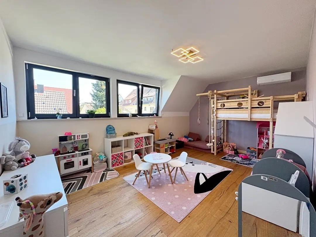 Zukunftssicheres Design-Atriumhaus: Klasse B, 12kWp PV, Klima, Kamin & Einlieger-Option – Karlsruhe(Daxlanden) – Vorschaubild 13