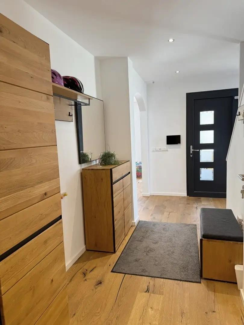 Zukunftssicheres Design-Atriumhaus: Klasse B, 12kWp PV, Klima, Kamin & Einlieger-Option – Karlsruhe(Daxlanden) – Vorschaubild 9