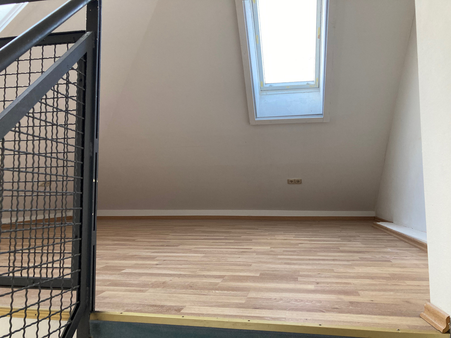 Loftfeeling auf 2 Ebenen, außergewöhliche & lichtdurchflutete Galeriewohnung – Böttgerstr. 5, 4328 Leipzig(Paunsdorf) – Vorschaubild 6