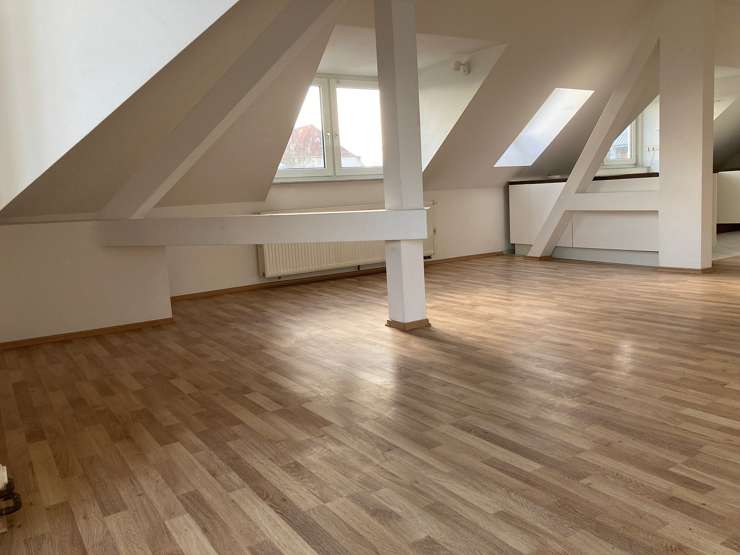 Loftfeeling auf 2 Ebenen, außergewöhliche & lichtdurchflutete Galeriewohnung – Böttgerstr. 5, 4328 Leipzig(Paunsdorf) – Vorschaubild 10