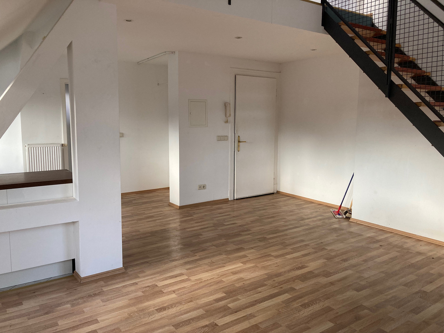 Loftfeeling auf 2 Ebenen, außergewöhliche & lichtdurchflutete Galeriewohnung – Böttgerstr. 5, 4328 Leipzig(Paunsdorf) – Vorschaubild 9