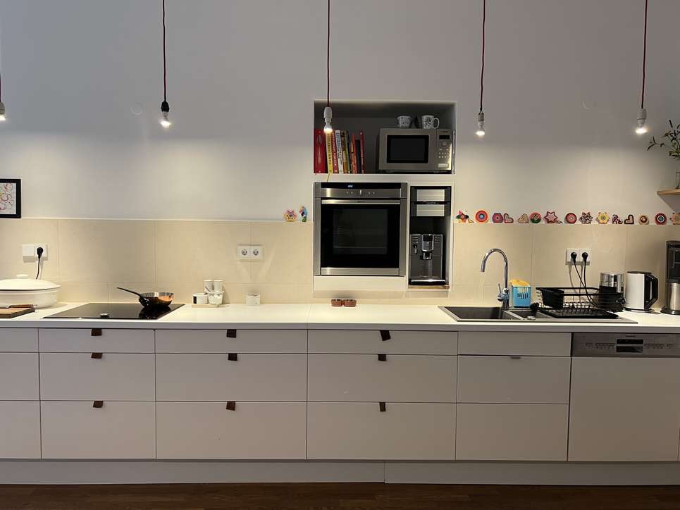 Tolle 4 Zimmer Altbauwohnung in Kreuzberg mit Wohnküche nahe Paul-Lincke Ufer, Südbalkon, Parkett – Berlin(Kreuzberg) – Vorschaubild 4