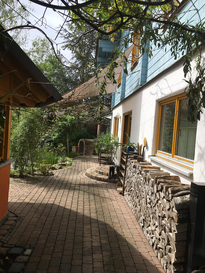 Am Waldrand gelegenes Einfamilienhaus mit ELW und parkähnlichem Garten – Landshut – Vorschaubild 41