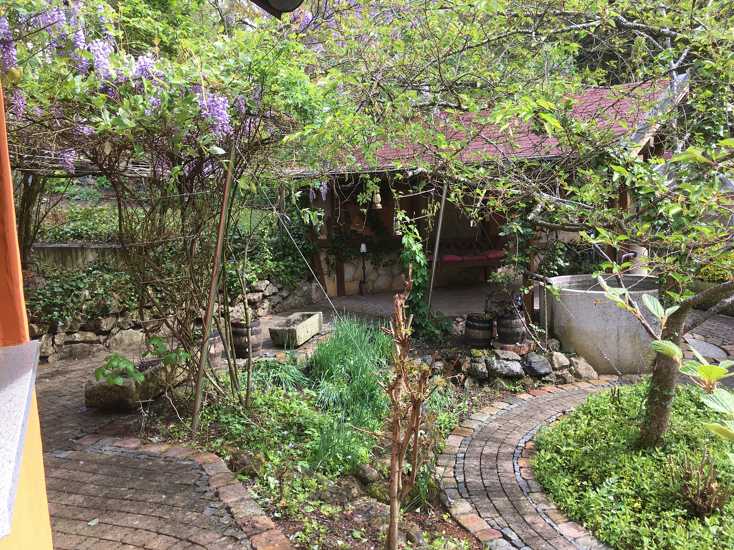 Am Waldrand gelegenes Einfamilienhaus mit ELW und parkähnlichem Garten – Landshut – Vorschaubild 35