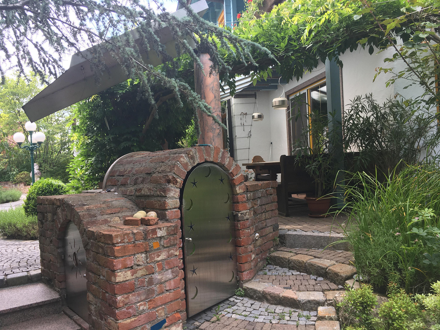 Am Waldrand gelegenes Einfamilienhaus mit ELW und parkähnlichem Garten – Landshut – Vorschaubild 15
